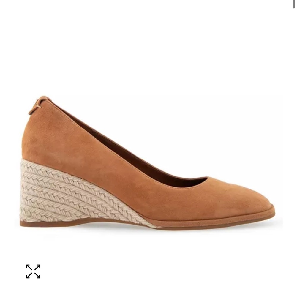 AEROSOLES Tan Wedge Shoes with Suede Finish